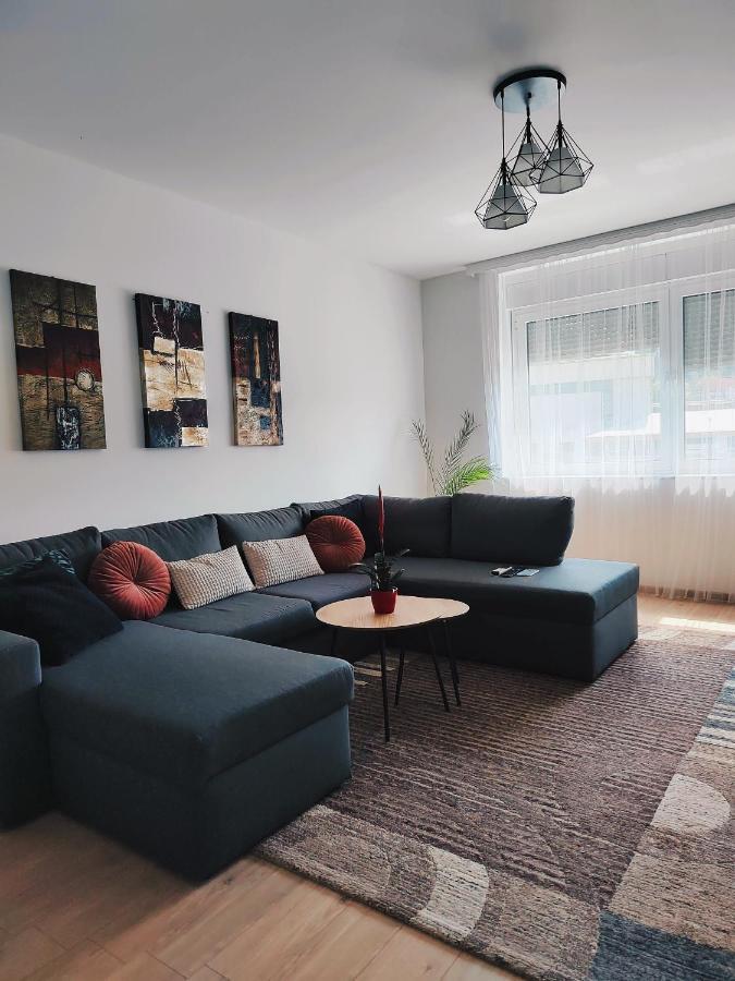 Spacious And Modern Apartment In Town Center คอนยิค ภายนอก รูปภาพ