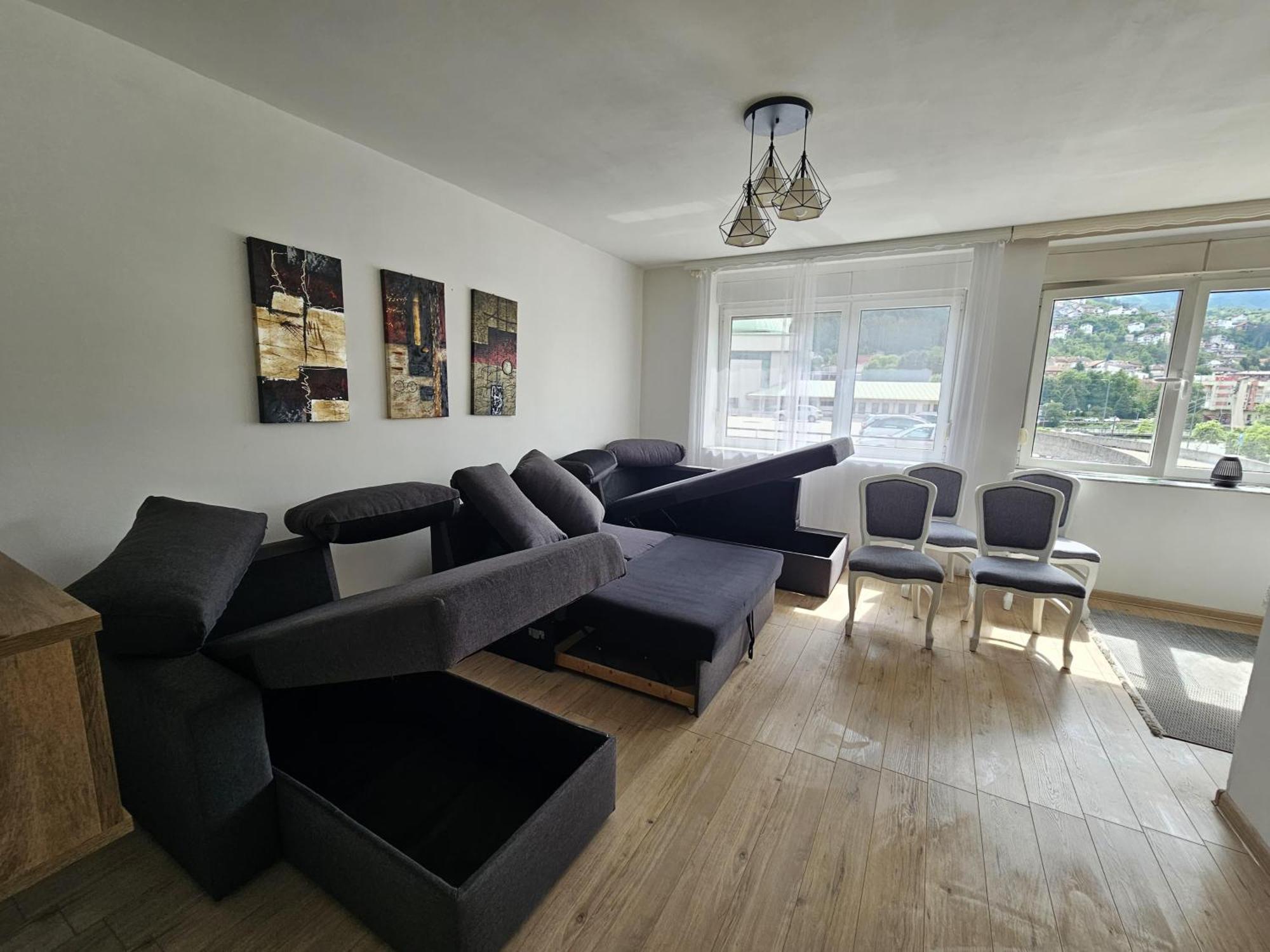 Spacious And Modern Apartment In Town Center คอนยิค ภายนอก รูปภาพ